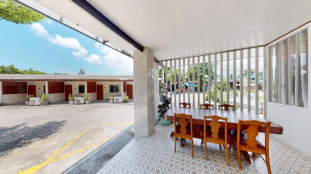 Deejai Hotel Si Racha Zewnętrze zdjęcie