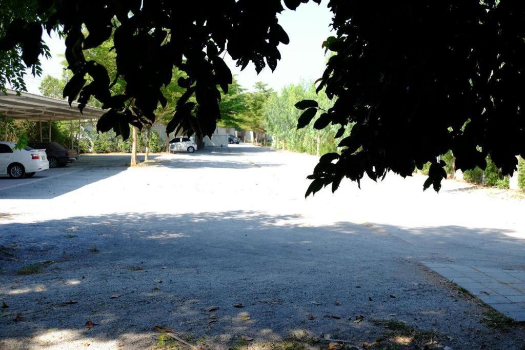 Deejai Hotel Si Racha Zewnętrze zdjęcie