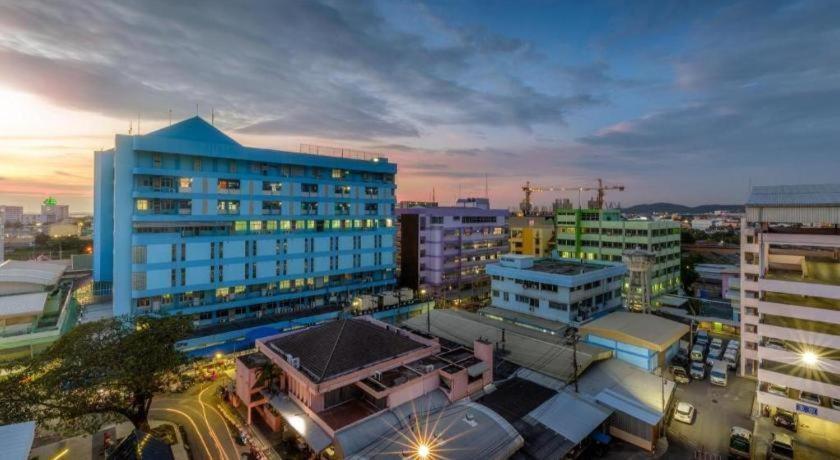 Deejai Hotel Si Racha Zewnętrze zdjęcie